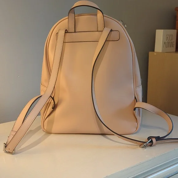 Blush pink quilted Steve Madden backpack 2 outside pockets, 3 inside, like new - Picture 6 of 11